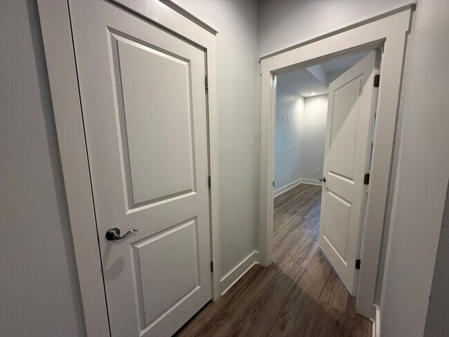 Building Photo - Gulf Breeze - 4 bedroom, 2.5 bathroom - lawn care included