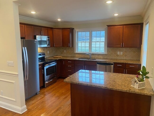 Building Photo - Banner Country Club condo