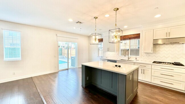 Building Photo - Beautifully Updated Two-Story Home in Lake...