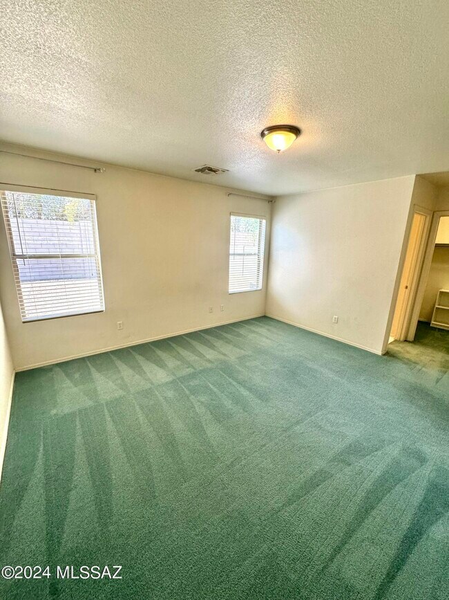 Building Photo - 7846 E Rooner Dr