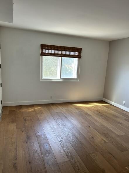 Building Photo - 745 Main St