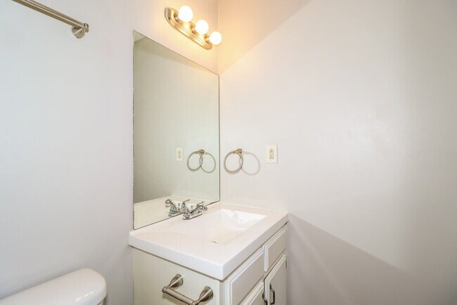 Building Photo - 5898 Hickory Greene Cove