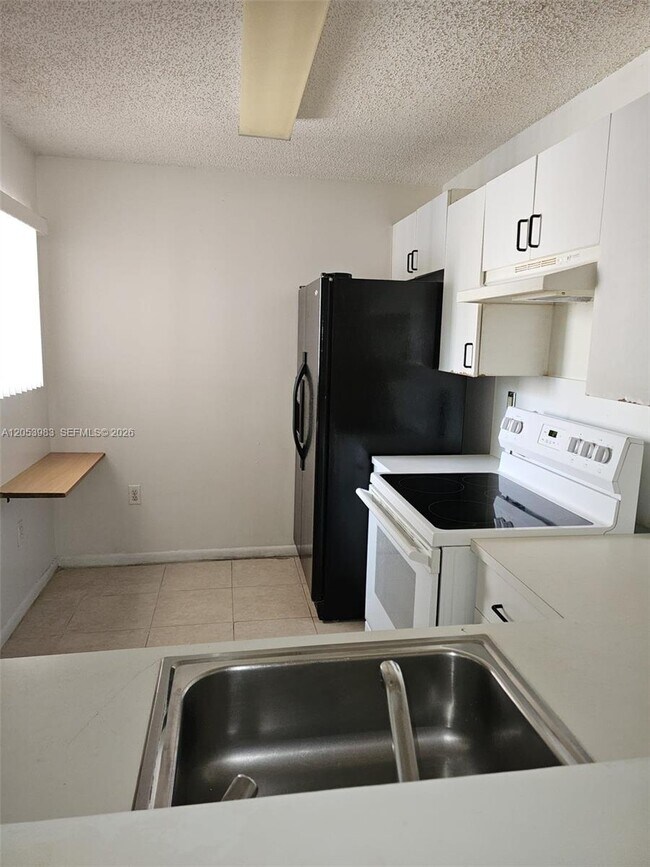 Building Photo - 15721 SW 137th Ave