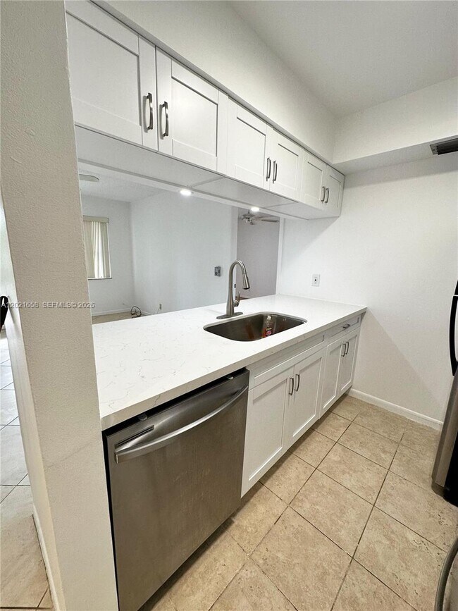 Building Photo - 7137 Golf Colony Ct