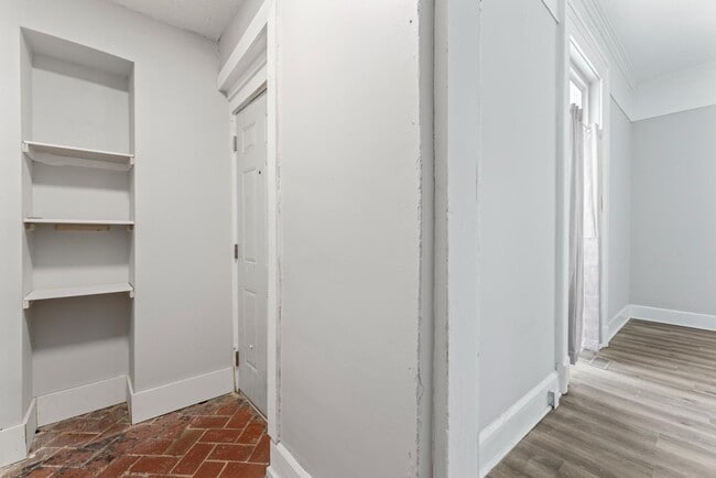 Building Photo - 621 E Main St