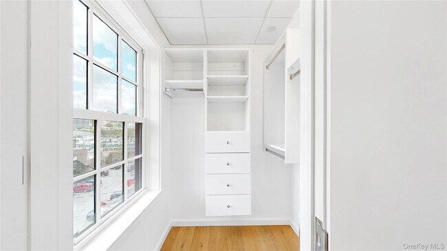 Building Photo - 16 N Main St