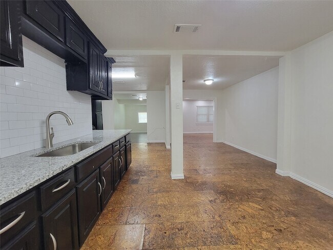 Building Photo - 620 Lacewood Dr