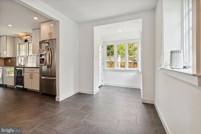 Building Photo - 3712 Fordham Rd NW