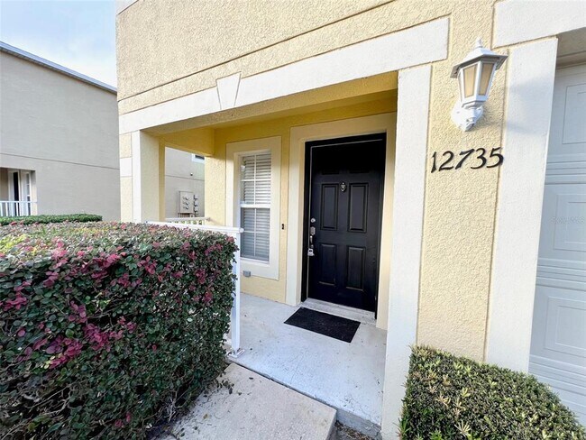 Building Photo - 12735 Somerset Oaks St