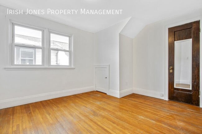 Building Photo - 2 Rowland Ave