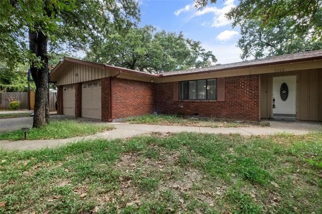 Building Photo - 4304 Lindsay Ln