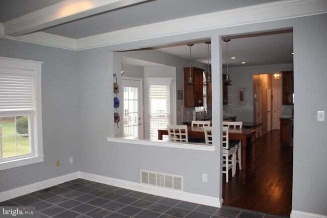 Building Photo - 176 S Patricia Dr