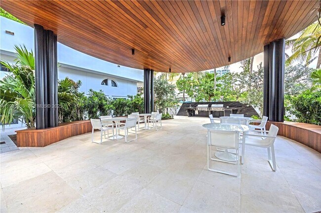 Building Photo - 6365 Collins Ave