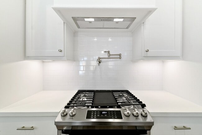 Building Photo - 1127 E 23rd St