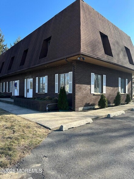 Building Photo - 77 Memorial Pkwy