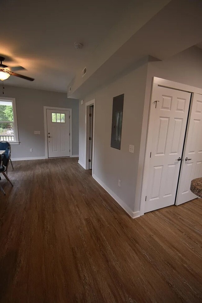 Building Photo - 1907 Grayson St