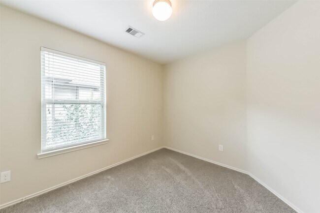Building Photo - 16155 Beachside Pl