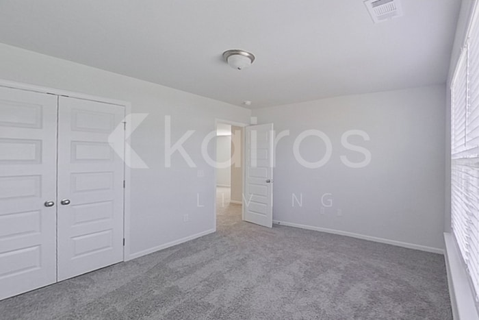 Building Photo - 301 Hemlock Ct