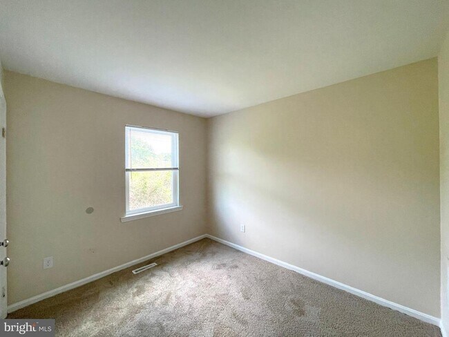 Building Photo - 22023 Valley Estates Dr