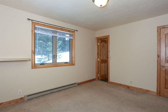 Building Photo - UPDATES COMPLETED!  Unfurnished home! Dogs...