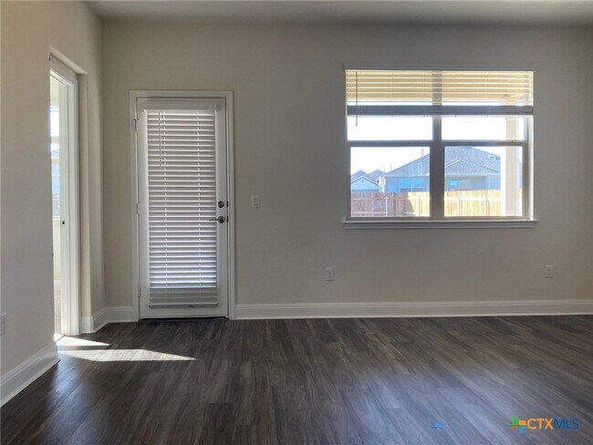 Building Photo - 16917 Aventura Ave