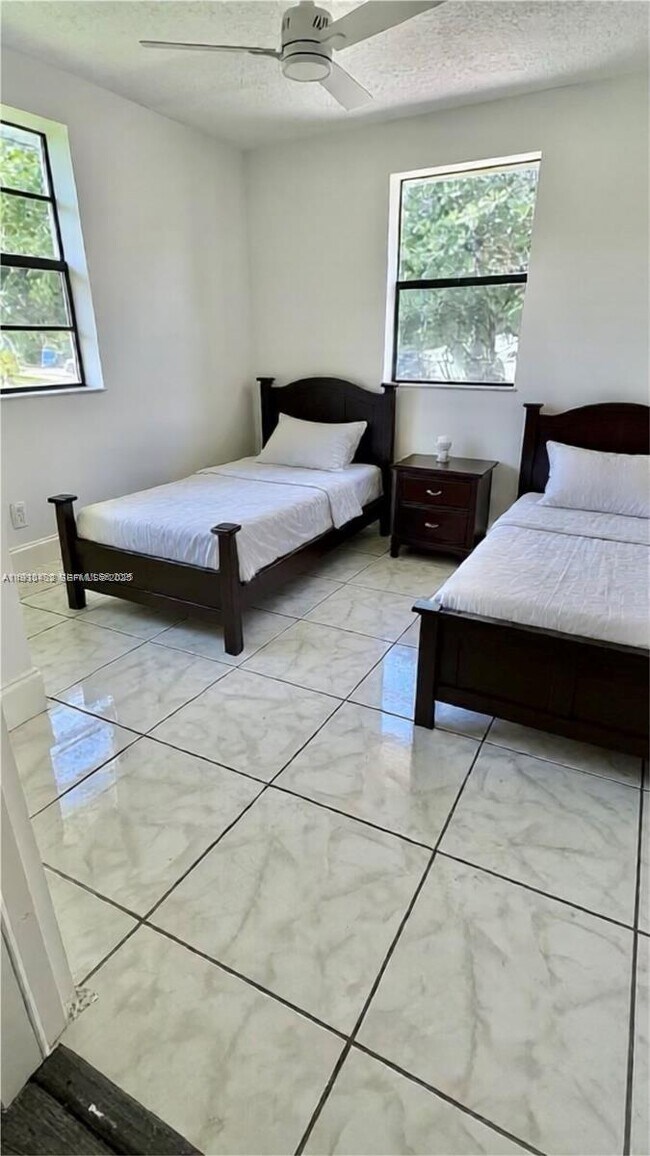 Building Photo - 2701 NW 18th Terrace