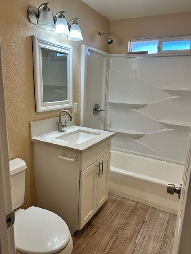 Building Photo - 319 E Nugent St