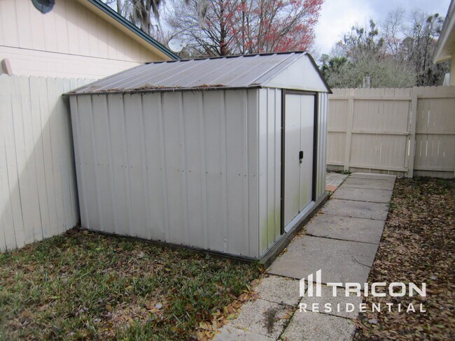 Building Photo - 1702 Sandy Hollow Loop