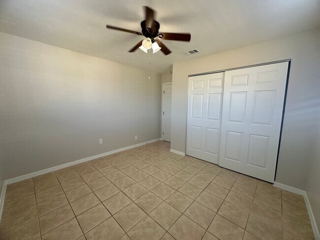 Building Photo - Fenced 3/2 with Screened Lanai in NE Cape Coral