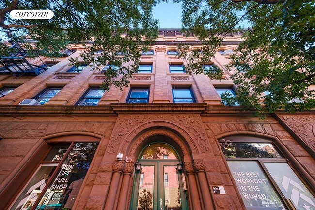 Building Photo - 72 W 69th St