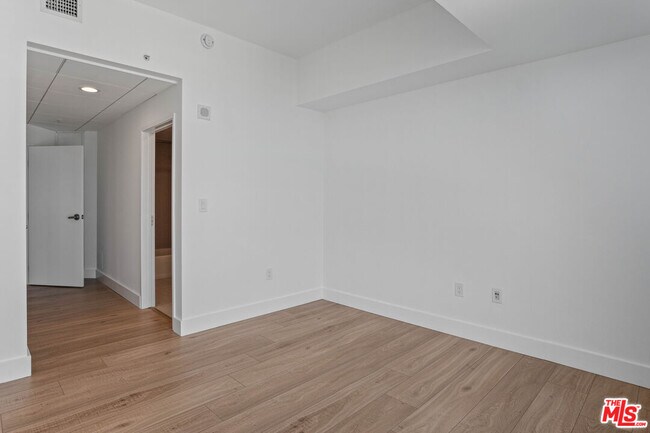 Building Photo - 13700 Marina Pointe Dr