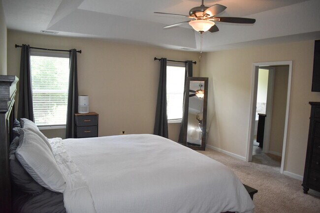 Building Photo - 3262 Alexandria Dr