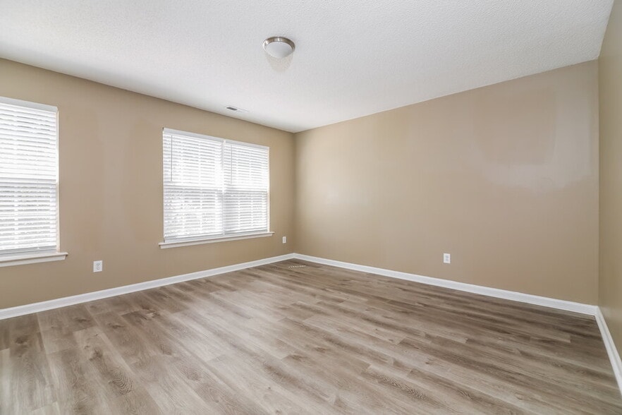 Building Photo - 8401 Neuse Hunter Dr