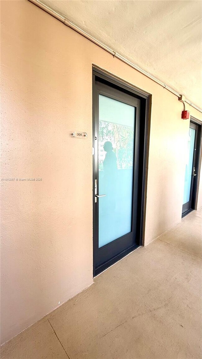 Building Photo - 301 Golden Isles Dr