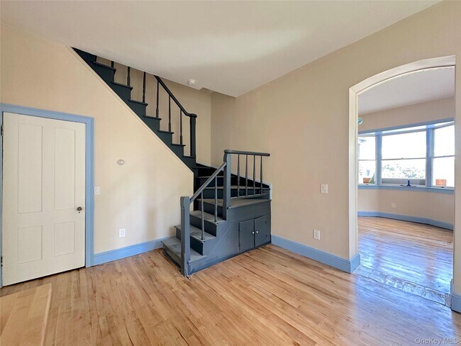 Building Photo - 240 Grand St