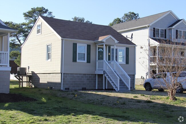 Building Photo - 15 Freeman Dr