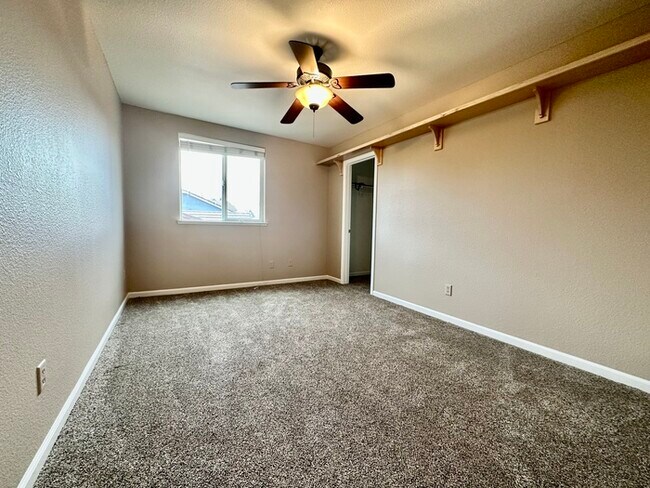 Building Photo - Must See This Beautiful 4 Bedroom 3 Bathro...