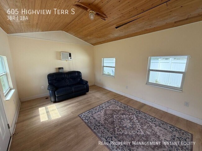 Building Photo - 605 Highview Terrace S