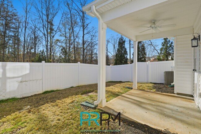 Building Photo - 2 Thornfield Dr