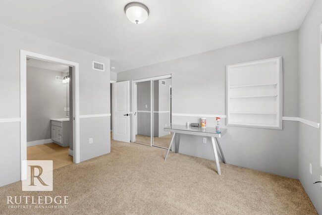 Building Photo - 263 Tyler Ave