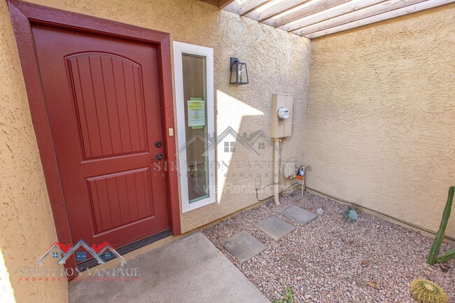 Building Photo - 712 W 14th St