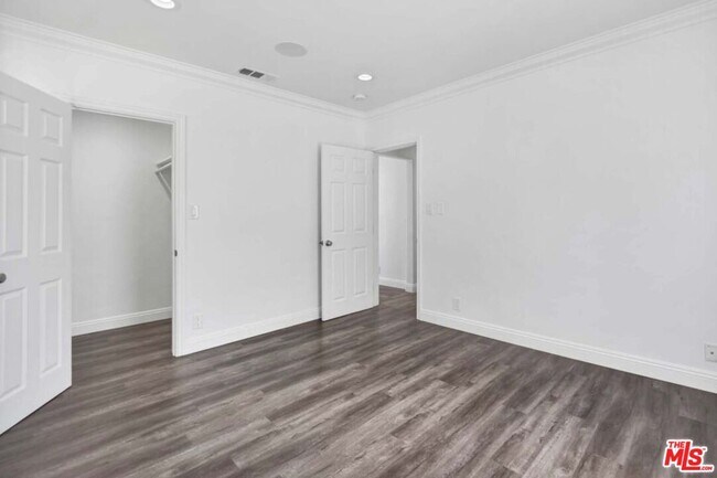 Building Photo - 23046 Leonora Dr