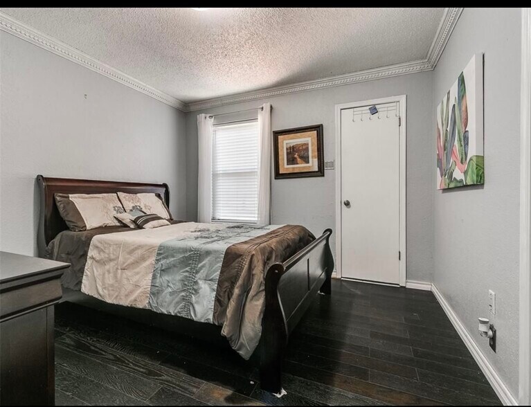 Building Photo - 6705 Bayberry Dr