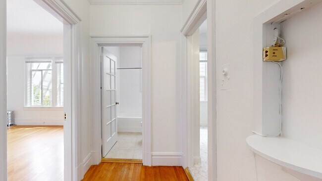 Building Photo - 3097 Washington St