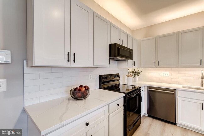 Building Photo - 44848 Tiverton Sq