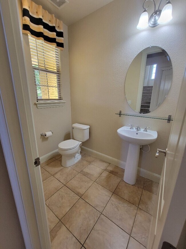 Building Photo - Beautiful 5 bedroom home in Empire Ranch