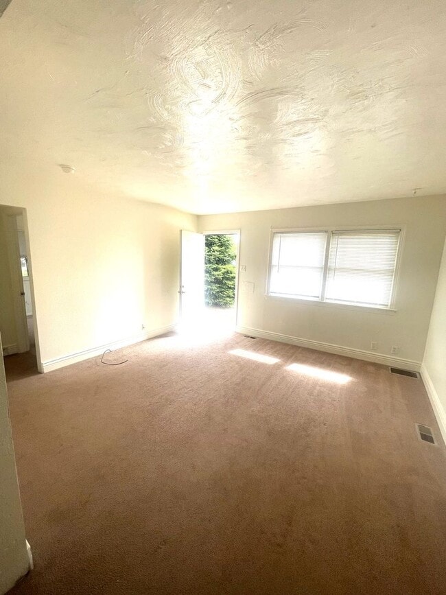 Building Photo - (2539 10th Ave Ct.)