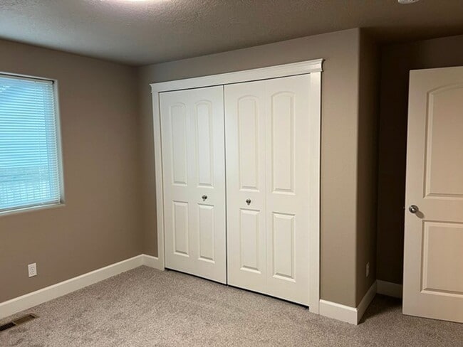 Building Photo - 3Bd/2Ba Single Story House - Available to View!