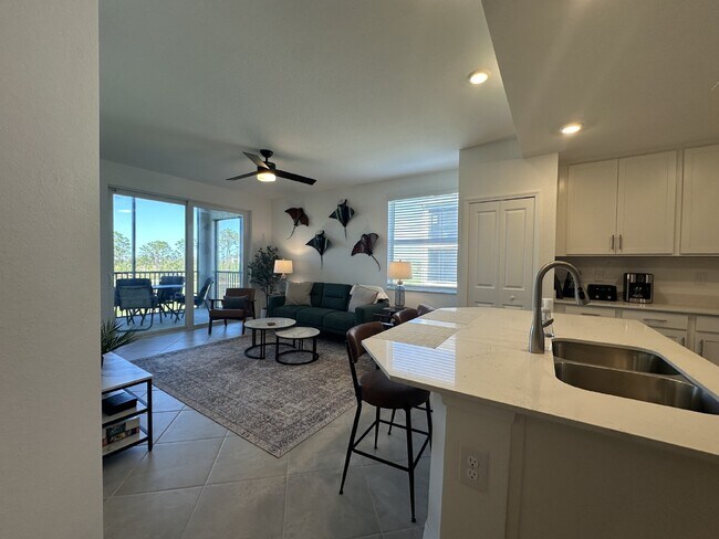 Building Photo - "Spacious 3-Bed with 2 Baths Condo in Prime Venice Location"