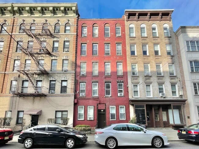 Building Photo - 510 Adams St